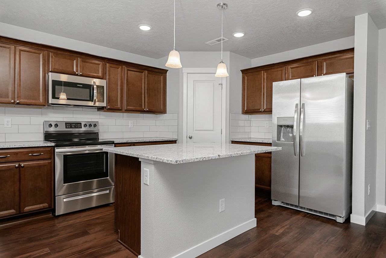 678 E Taper St - Photo 3 of 25