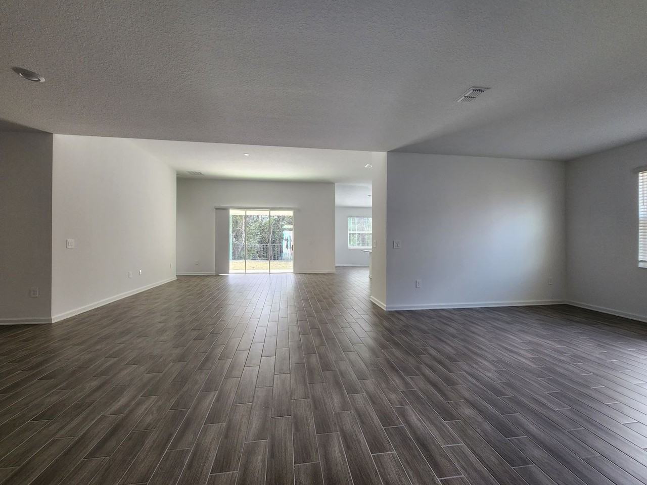 6278 Lakepine St - Photo 4 of 24
