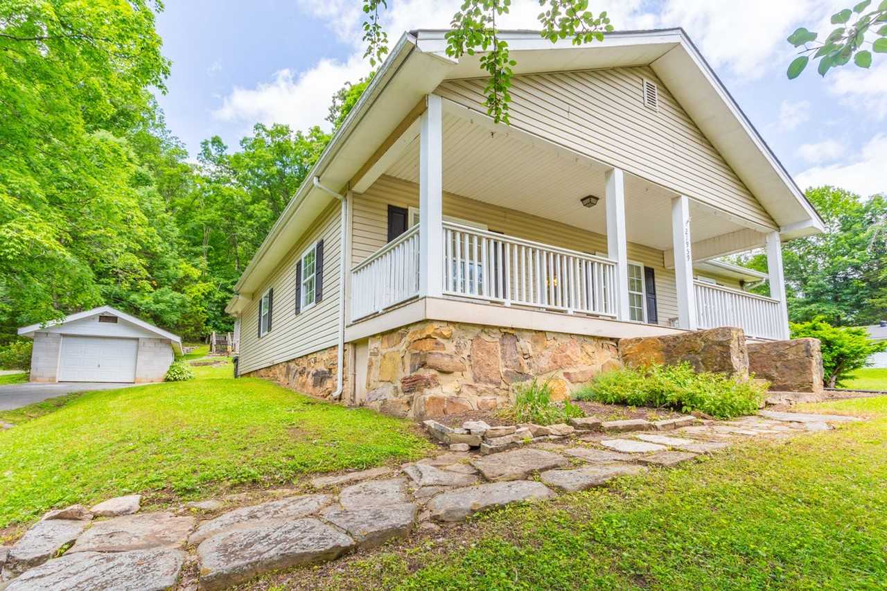 21959 River Canyon Rd - Photo 2 of 27