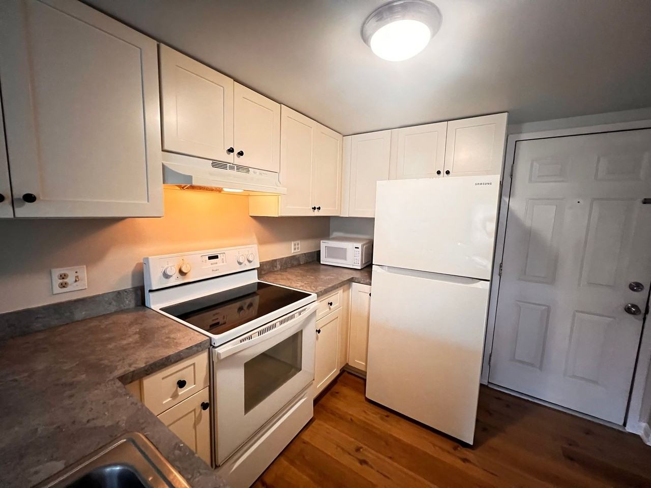 6850 Blue Heron Blvd - Photo 5 of 15