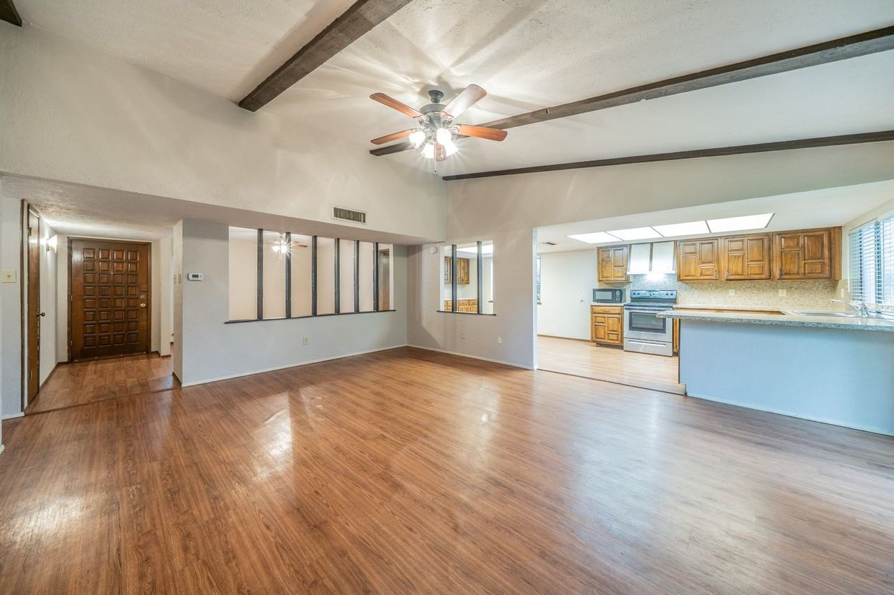 4017 Dogwood Ln - Photo 3 of 25