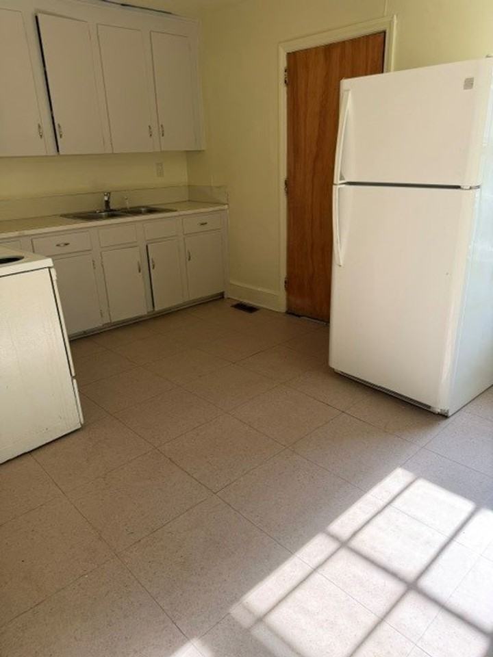 1901 Ashley Rd - Photo 2 of 5