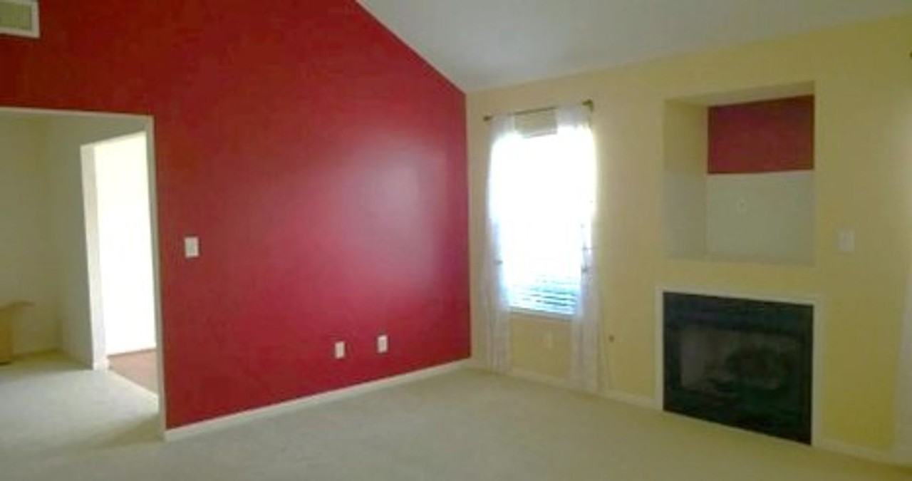 1904 Westgate Cir - Photo 4 of 15