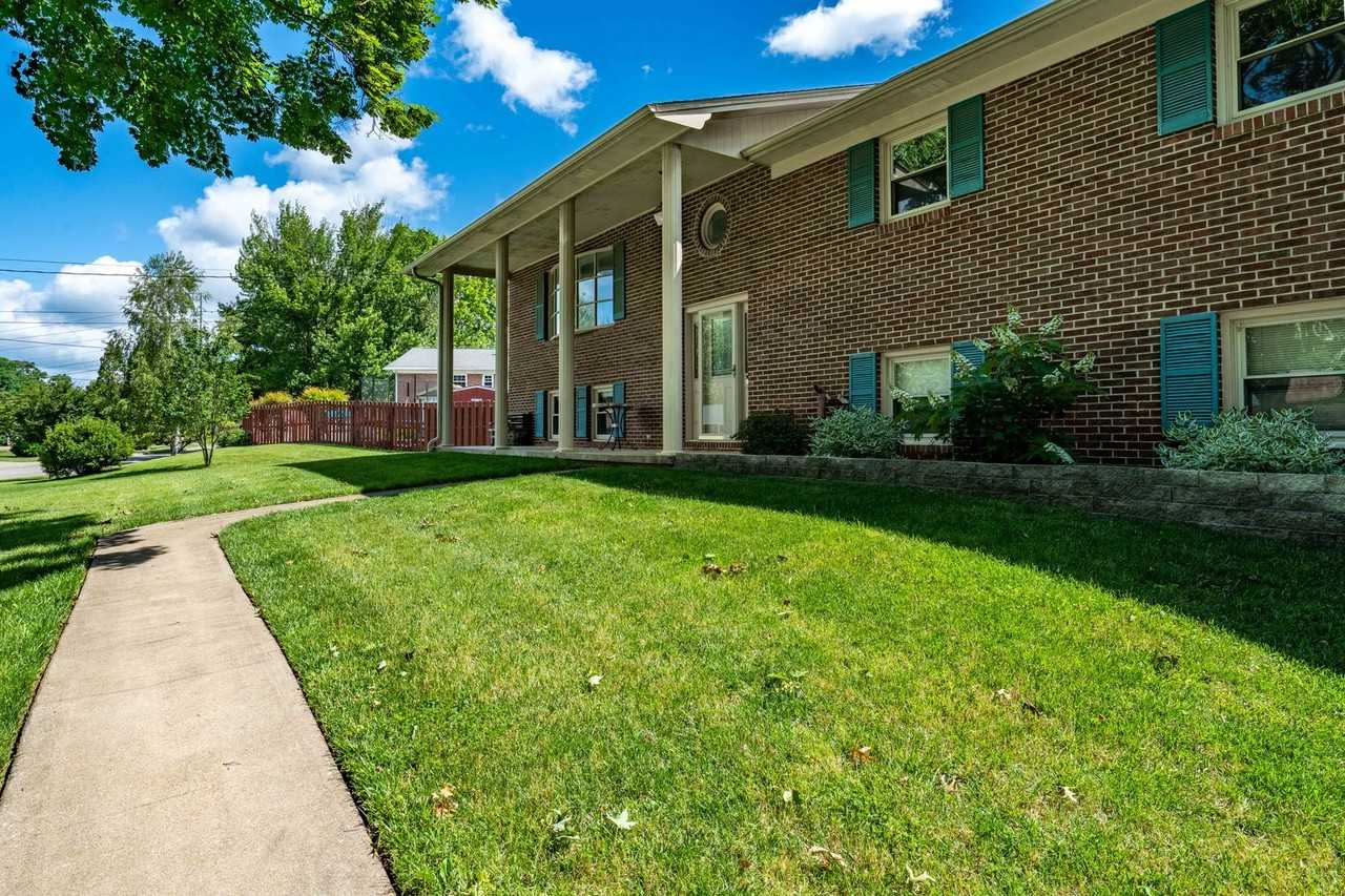 1003 Somerset Dr - Photo 2 of 45