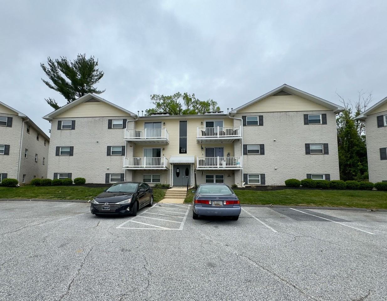 11 Warren Lodge Ct #B - Photo 2 of 20