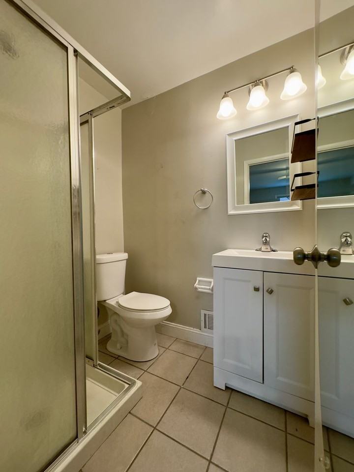11 Warren Lodge Ct #B - Photo 5 of 20