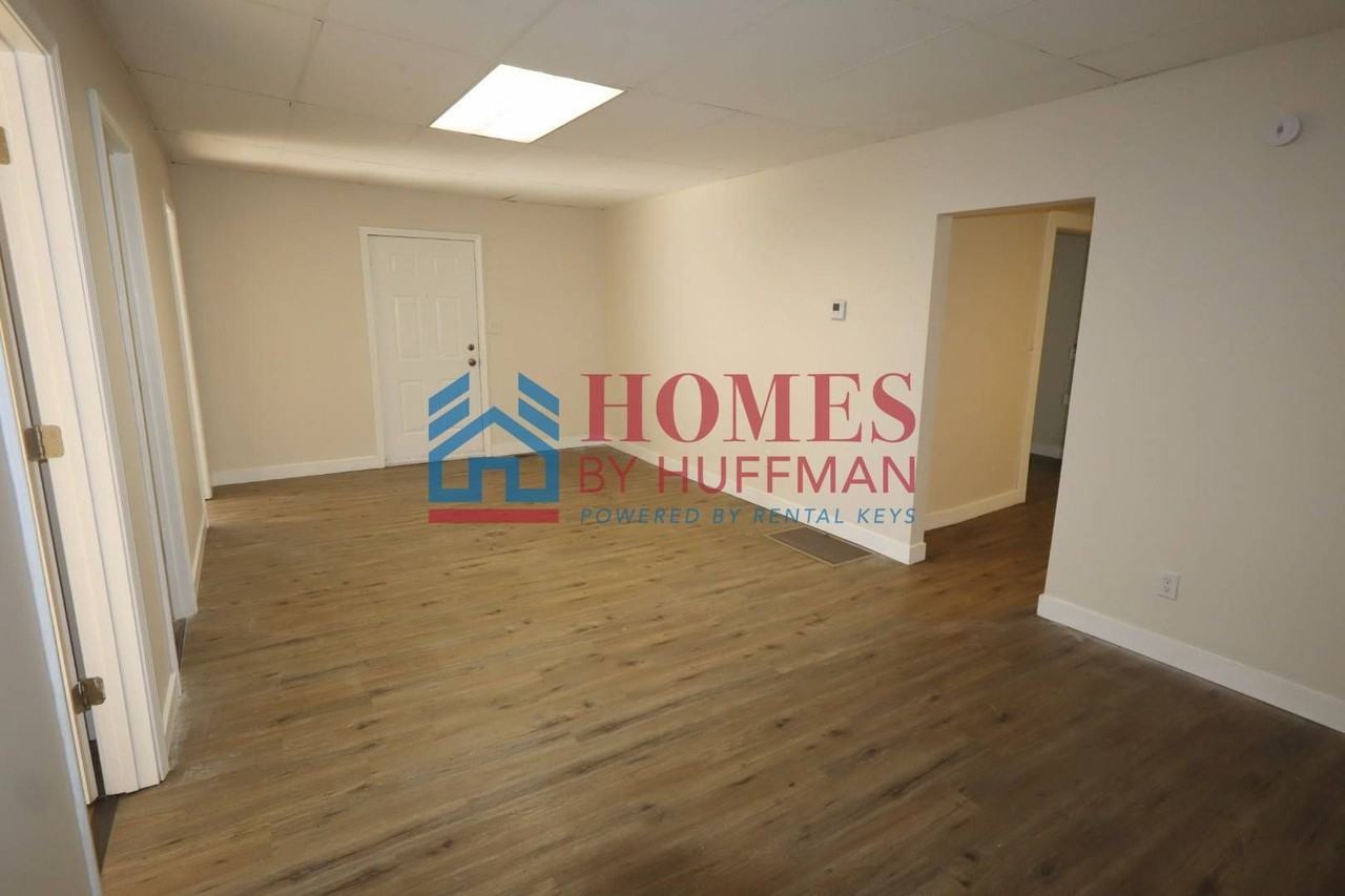 638 Jackson Ave - Photo 3 of 19