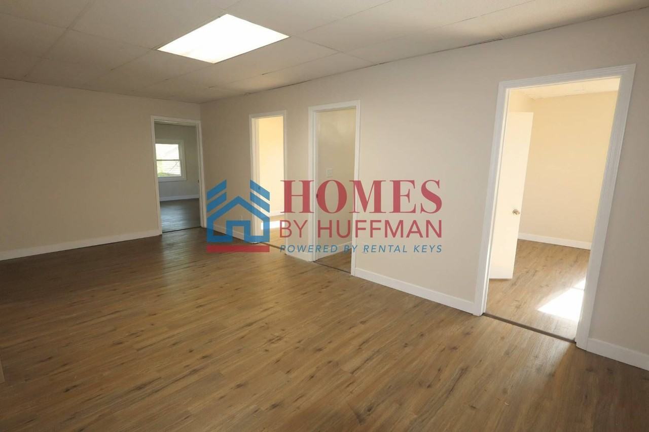 638 Jackson Ave - Photo 4 of 19