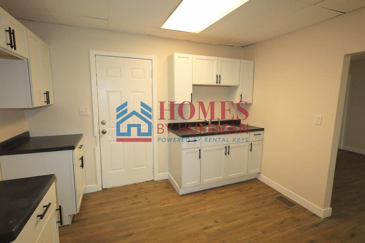 638 Jackson Ave - Photo 6 of 19