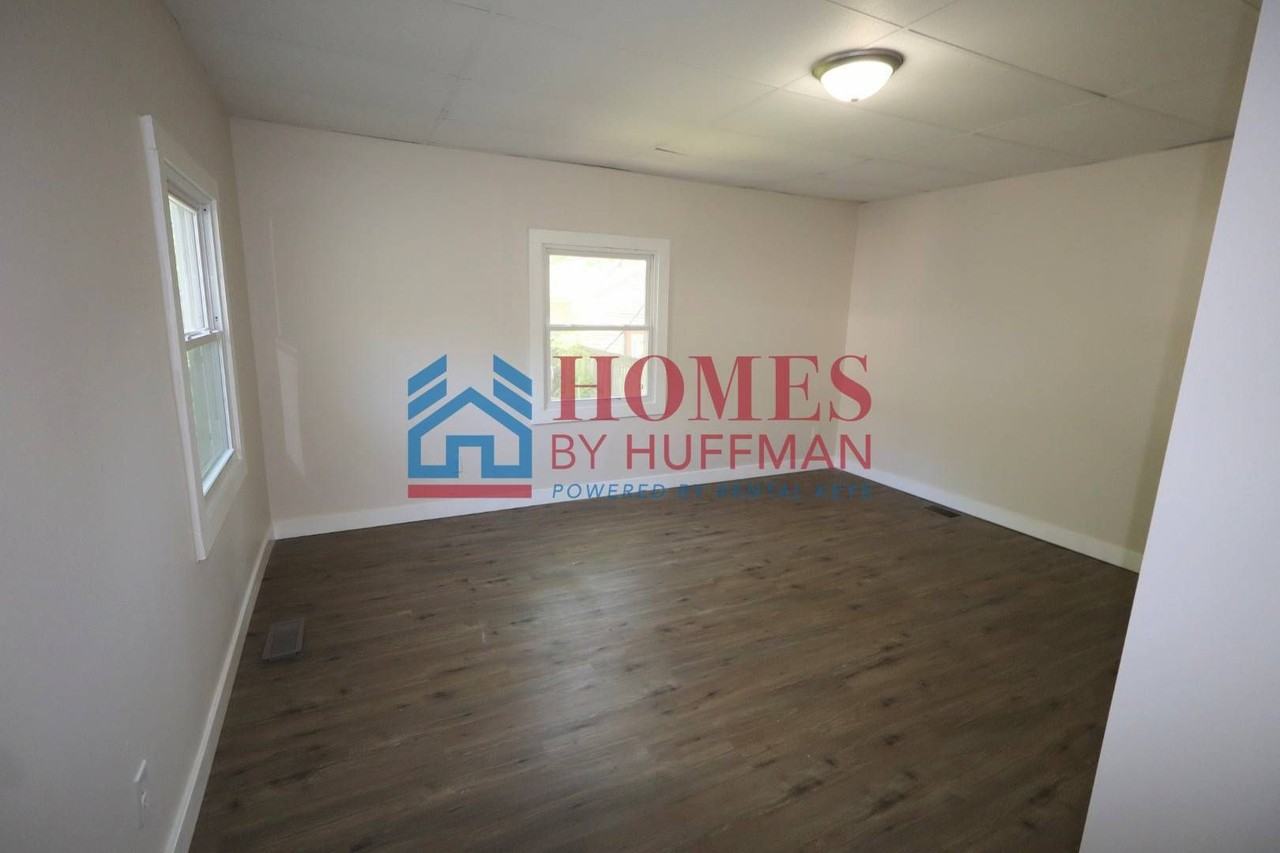 638 Jackson Ave - Photo 7 of 19