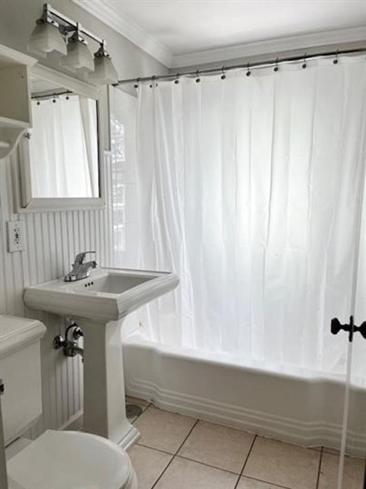 244 Elgin Ave - Photo 4 of 14