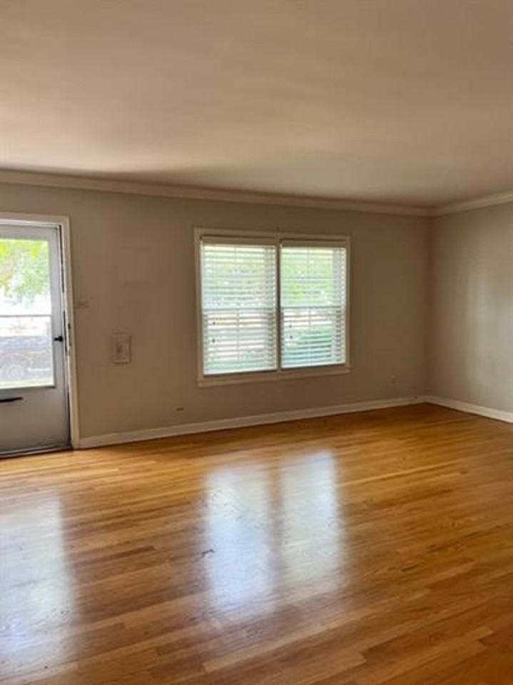 244 Elgin Ave - Photo 6 of 14