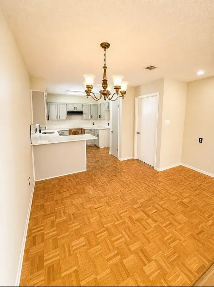 1625 Glendale St - Photo 2 of 9