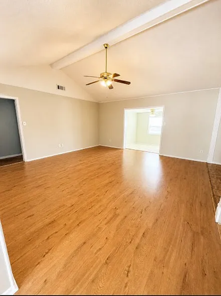 1625 Glendale St - Photo 3 of 9