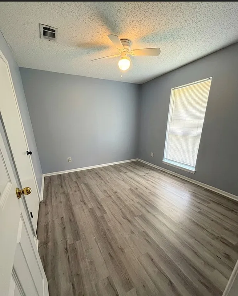 1625 Glendale St - Photo 4 of 9