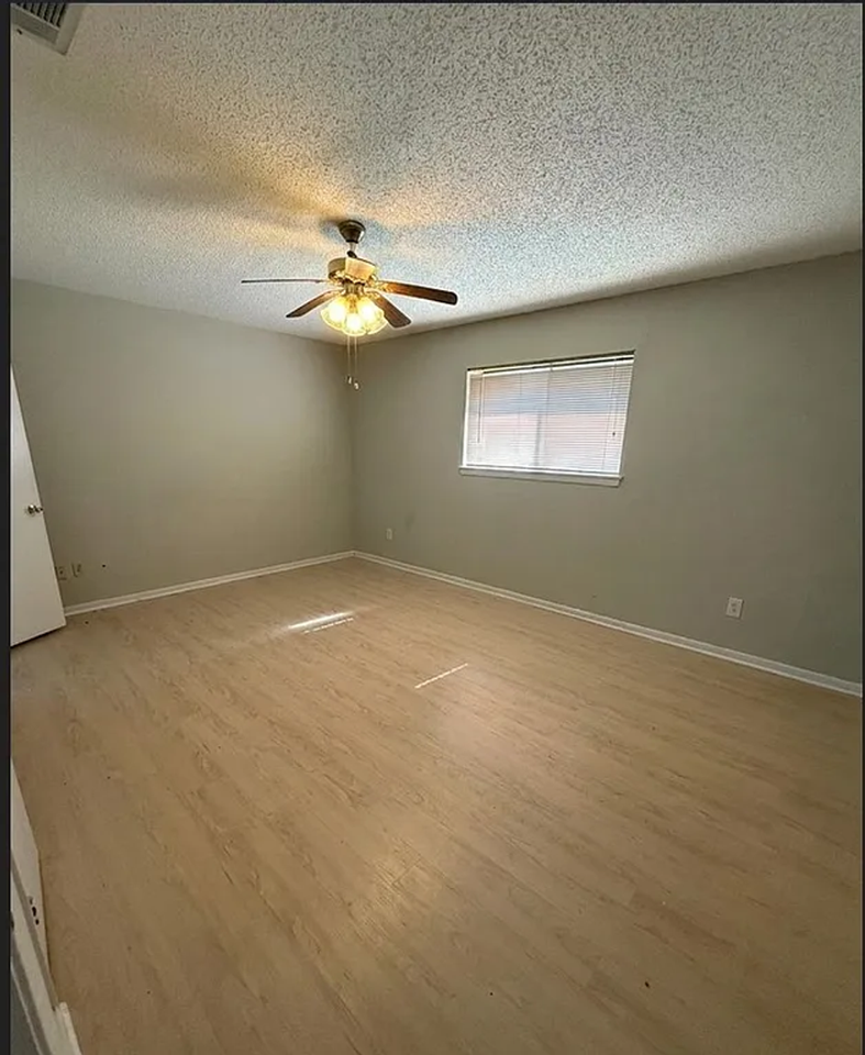 1625 Glendale St - Photo 5 of 9