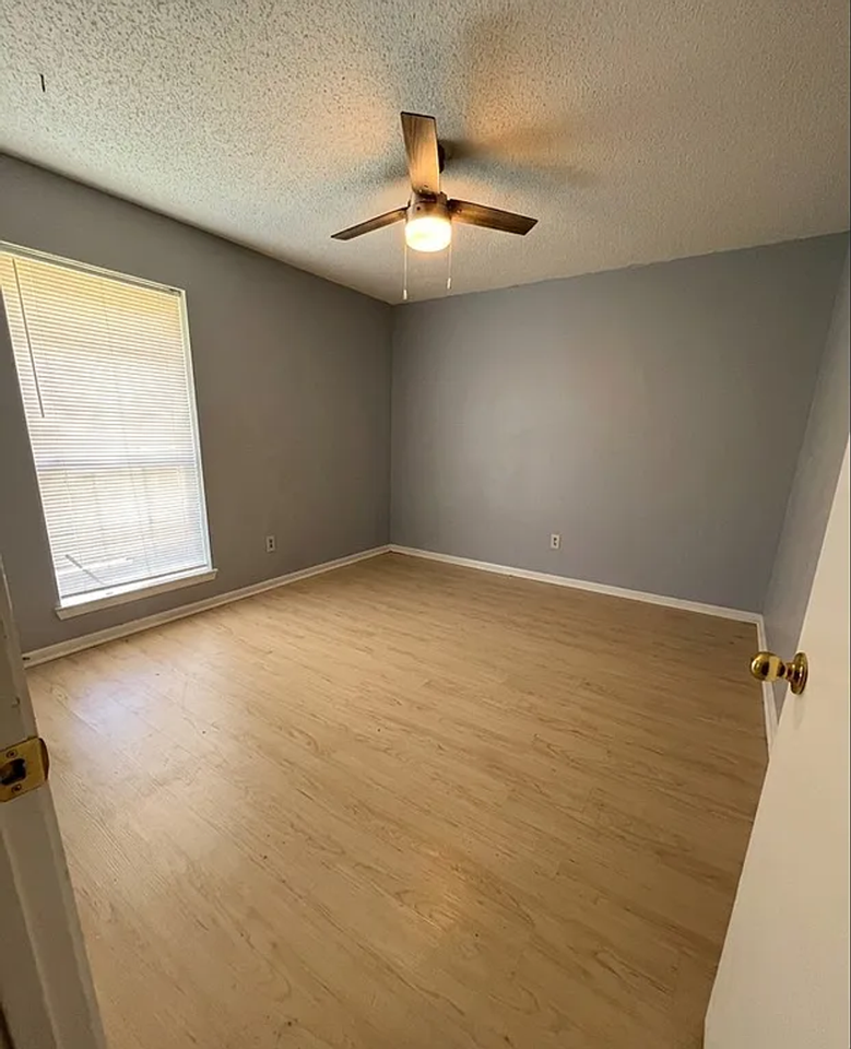 1625 Glendale St - Photo 6 of 9