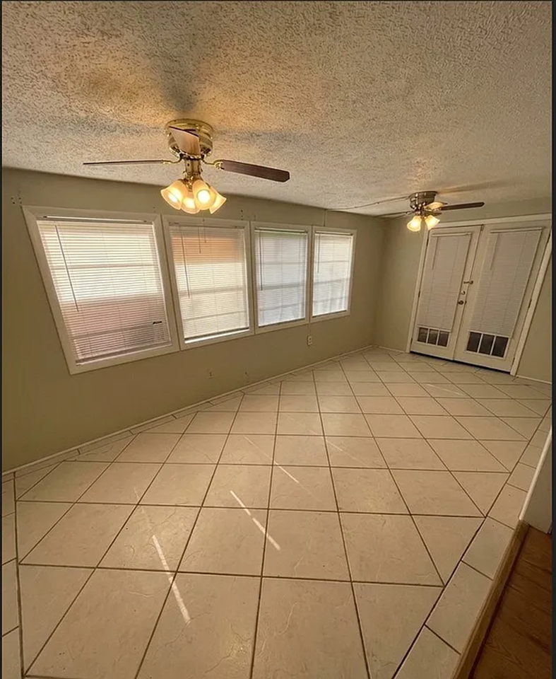 1625 Glendale St - Photo 7 of 9