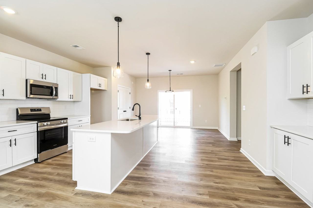 6005 King Richard Ct - Photo 2 of 15