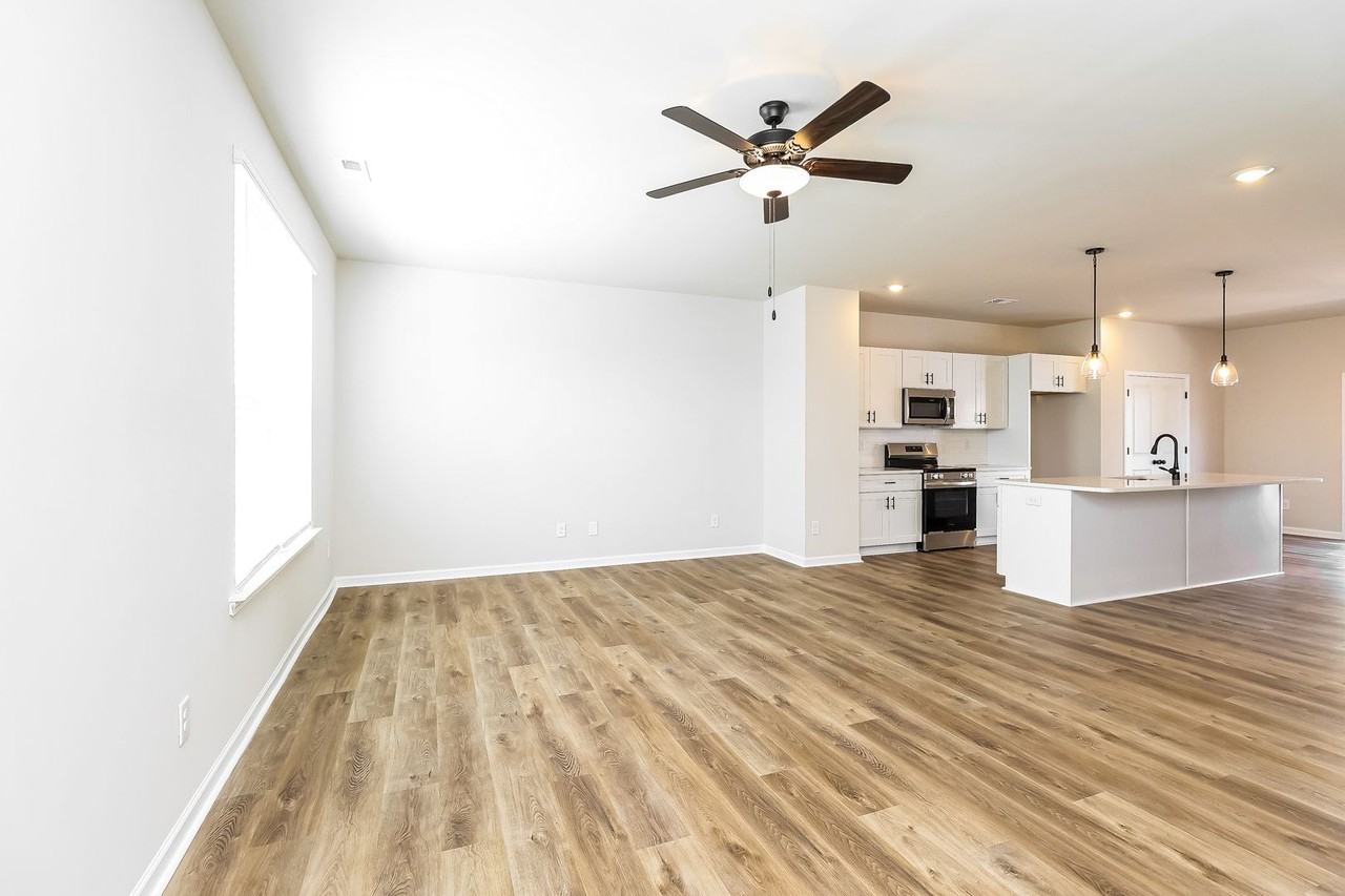 6005 King Richard Ct - Photo 7 of 15
