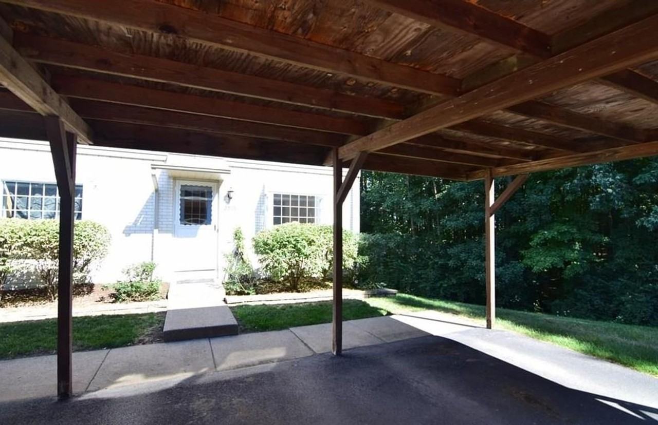 2095 Mary Ellen Ln - Photo 3 of 21