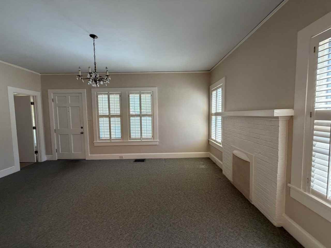 1541 Ebenezer Rd - Photo 4 of 20
