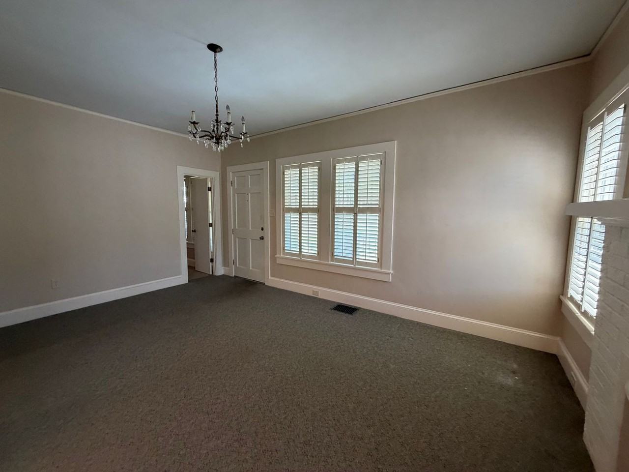 1541 Ebenezer Rd - Photo 5 of 20