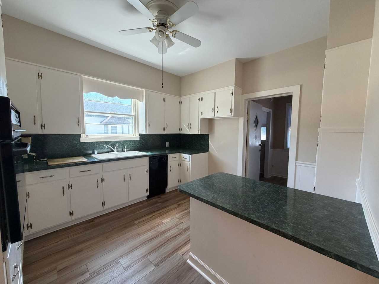 1541 Ebenezer Rd - Photo 7 of 20