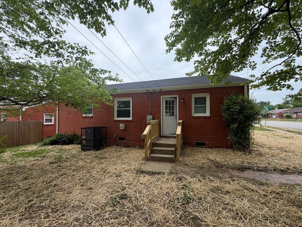 2100 Wright Ave - Photo 3 of 15