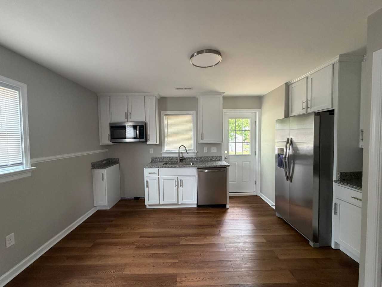 2100 Wright Ave - Photo 5 of 15