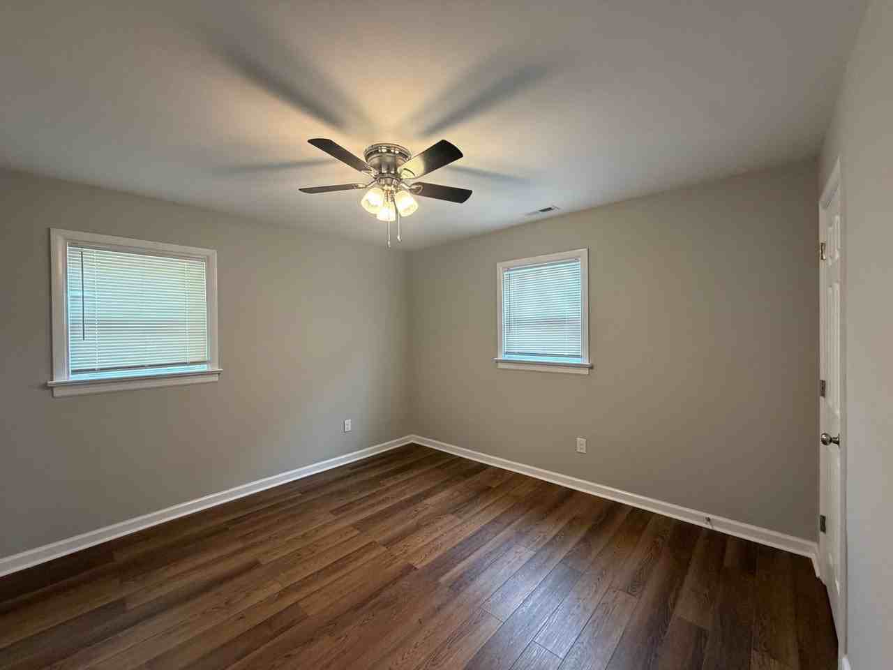 2100 Wright Ave - Photo 7 of 15