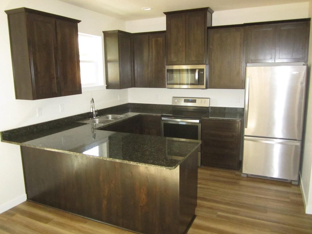 412 Oak St - Photo 2 of 12