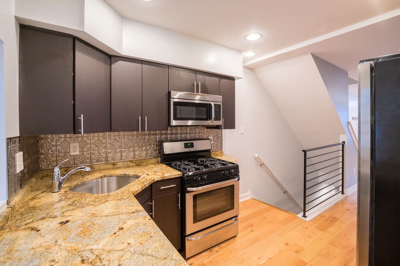 2033 Manton St - Photo 2 of 28