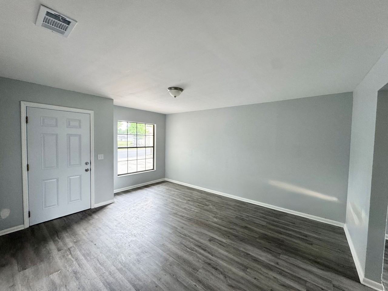 524 Montana Ave - Photo 2 of 6