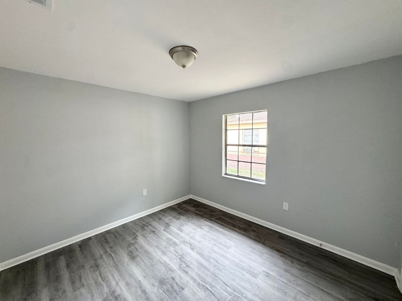 524 Montana Ave - Photo 4 of 6