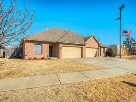featured image of 11409 Nw 121st Pl