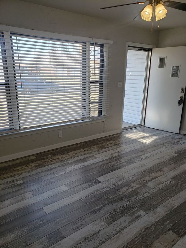 2104 9th Ave - Photo 2 of 11