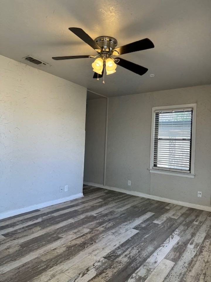 2104 9th Ave - Photo 3 of 11