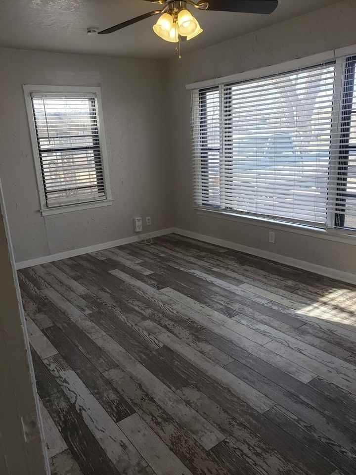 2104 9th Ave - Photo 4 of 11