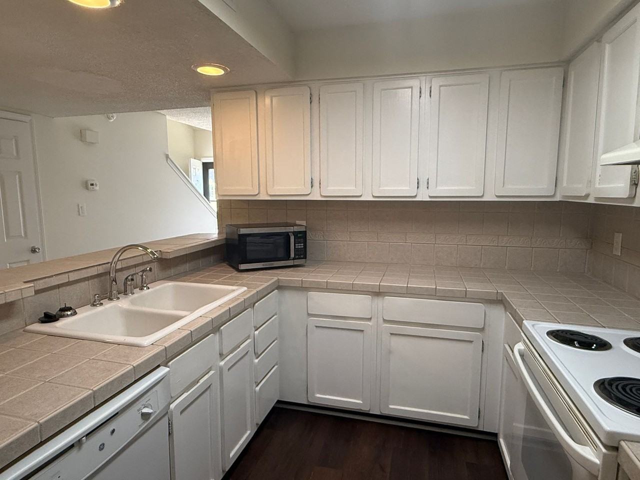 11000 Carmel Crossing Rd - Photo 5 of 13