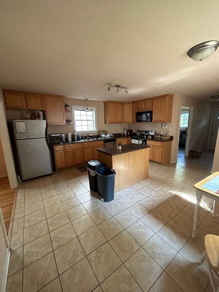 2114 Parkwood Ave - Photo 5 of 13