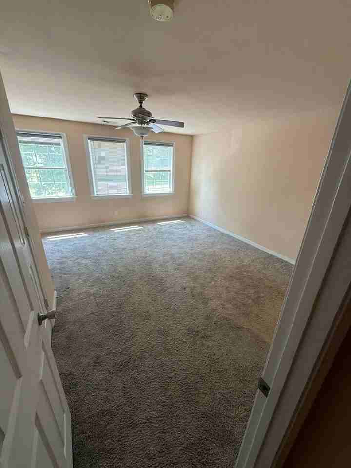 2114 Parkwood Ave - Photo 6 of 13