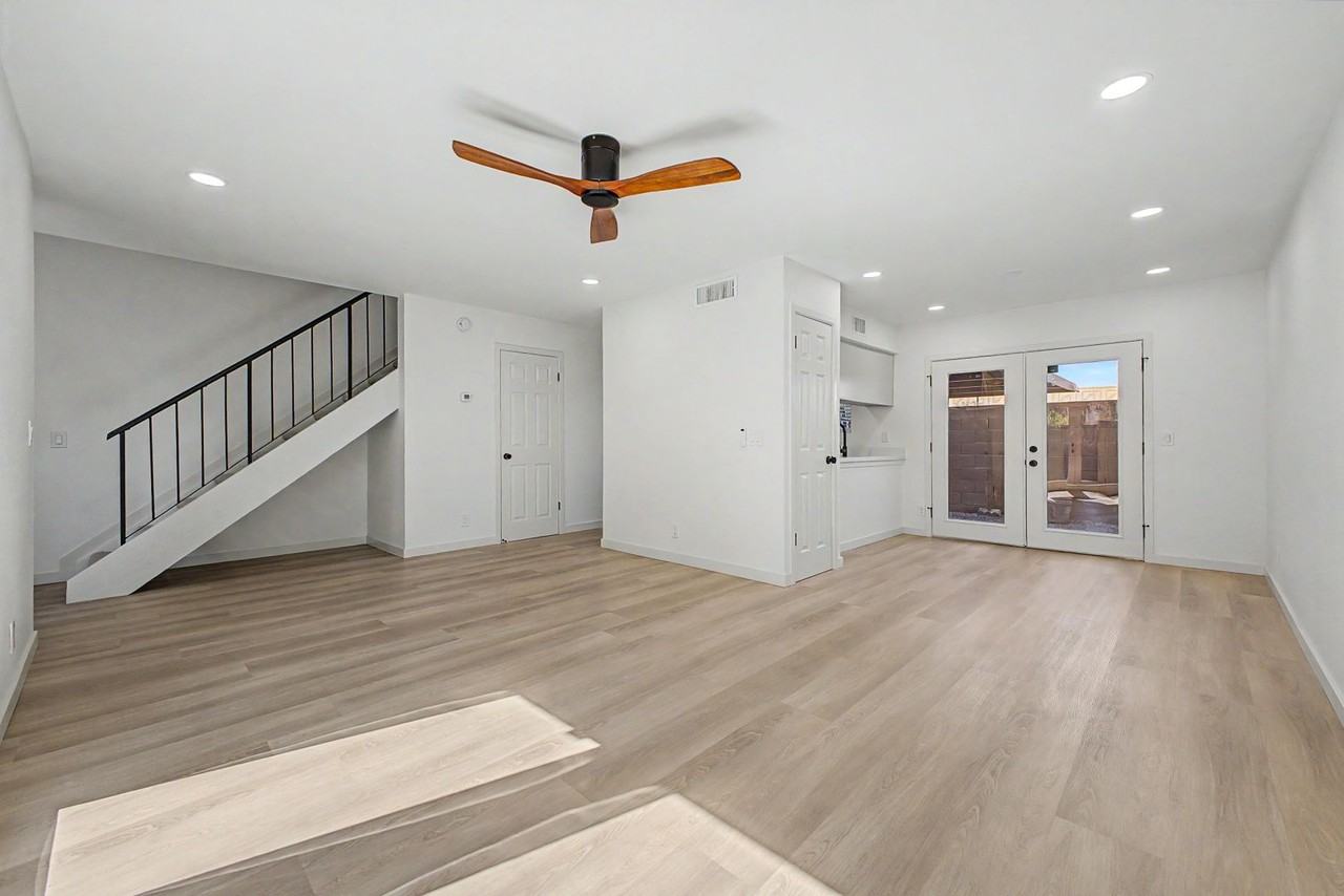 1812 W Village Way - Photo 4 of 36