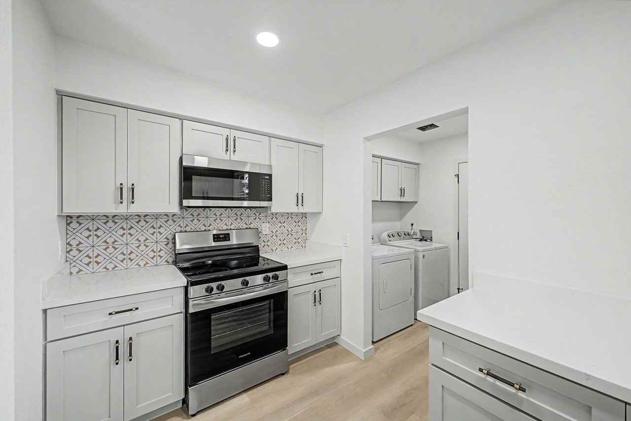 1812 W Village Way - Photo 7 of 36