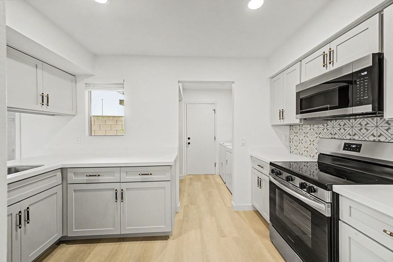 1818 W Village Way - Photo 4 of 26
