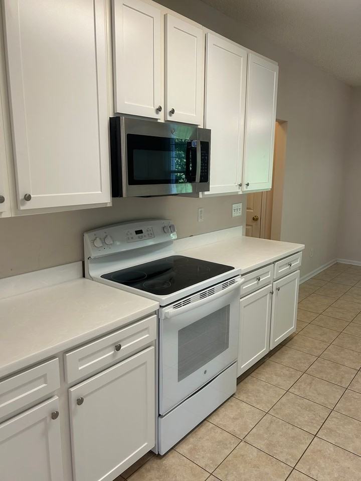 102 Saybrook Rd - Photo 5 of 22