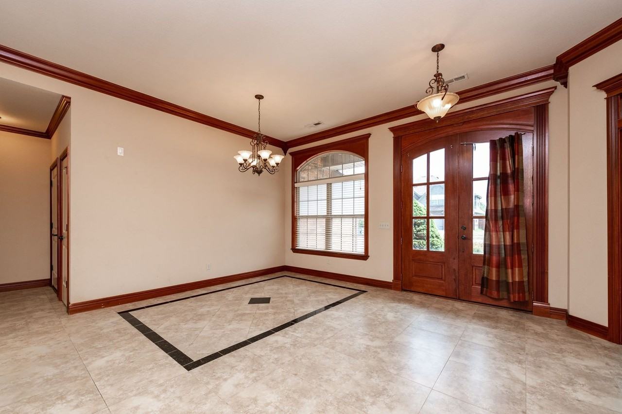 3902 Sw Banbury Dr - Photo 3 of 15