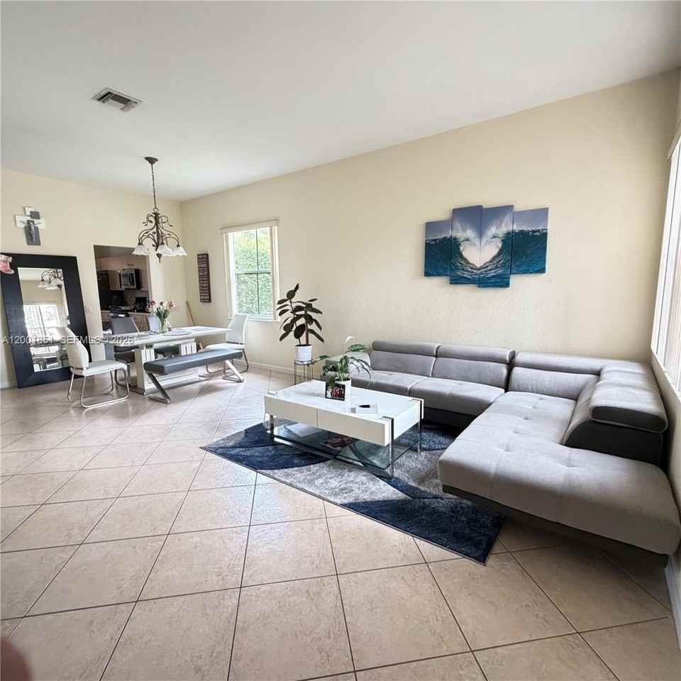 1006 Sunflower Cir - Photo 5 of 22