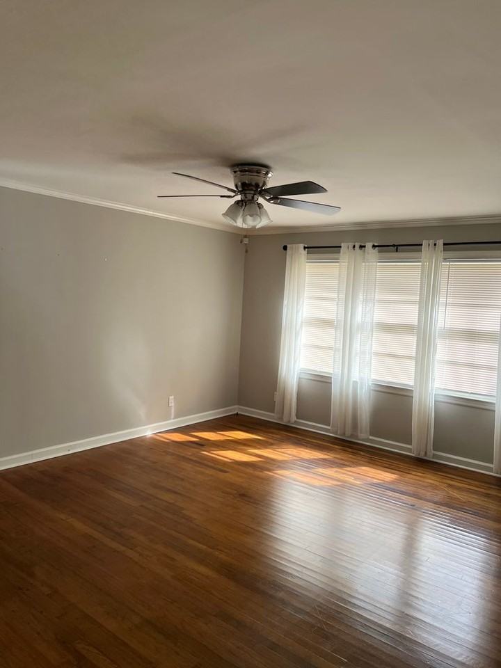 1909 Forest Glen Dr - Photo 2 of 11