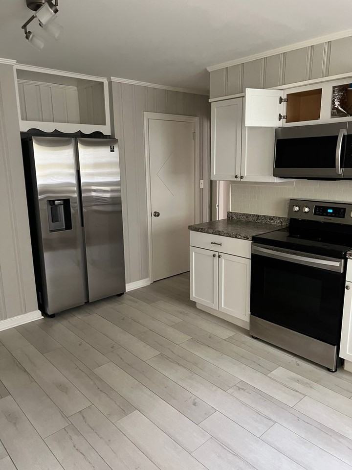 1909 Forest Glen Dr - Photo 3 of 11